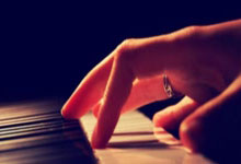 pg模拟器官网:图片报:格雷茨卡今天只参加了30分钟训练,出战奥格斯堡存疑.